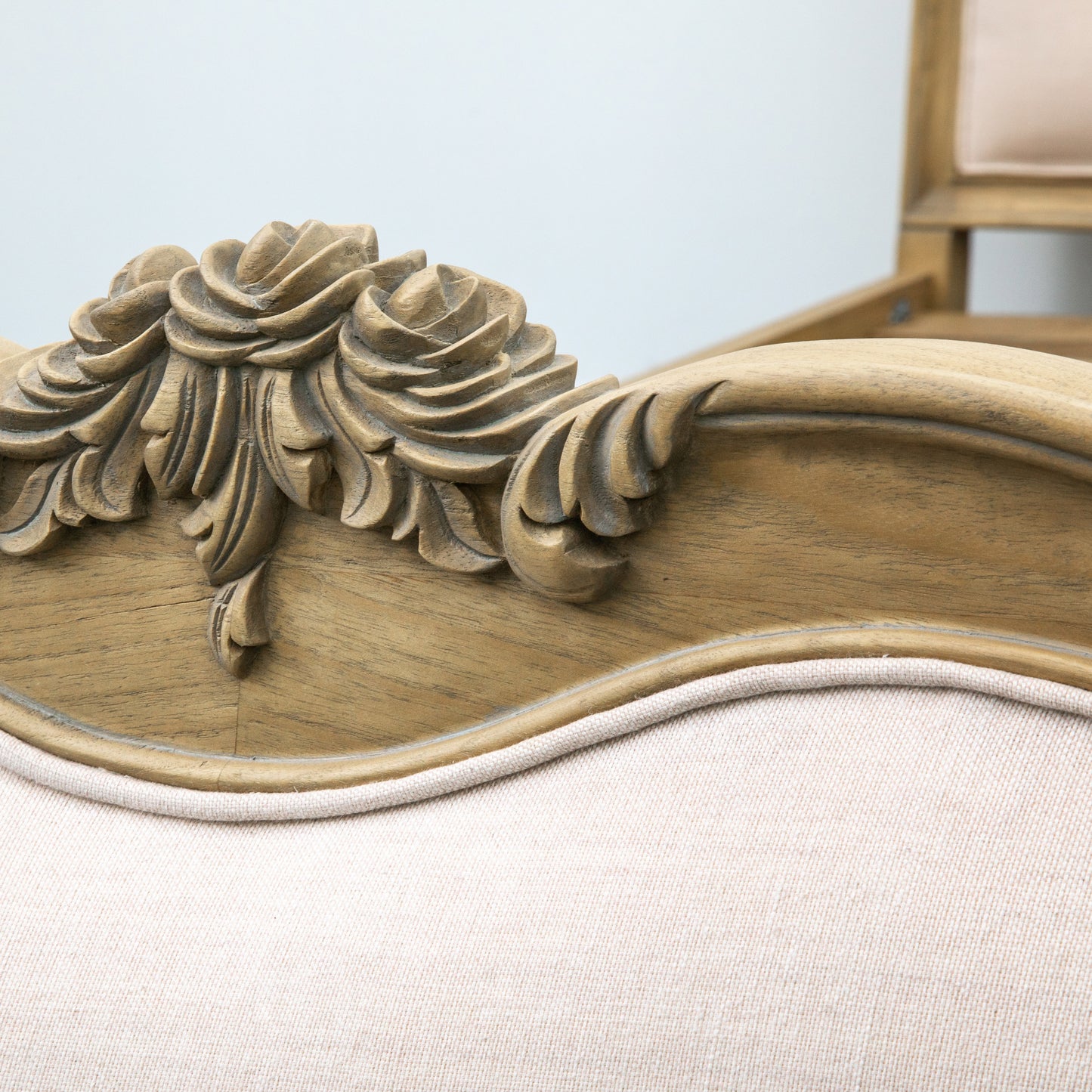 A close up of the headboard of a Kikiathome.co.uk Holne 6' Linen Upholstered Bed Weathered, perfect for interior decor and home furniture enthusiasts.