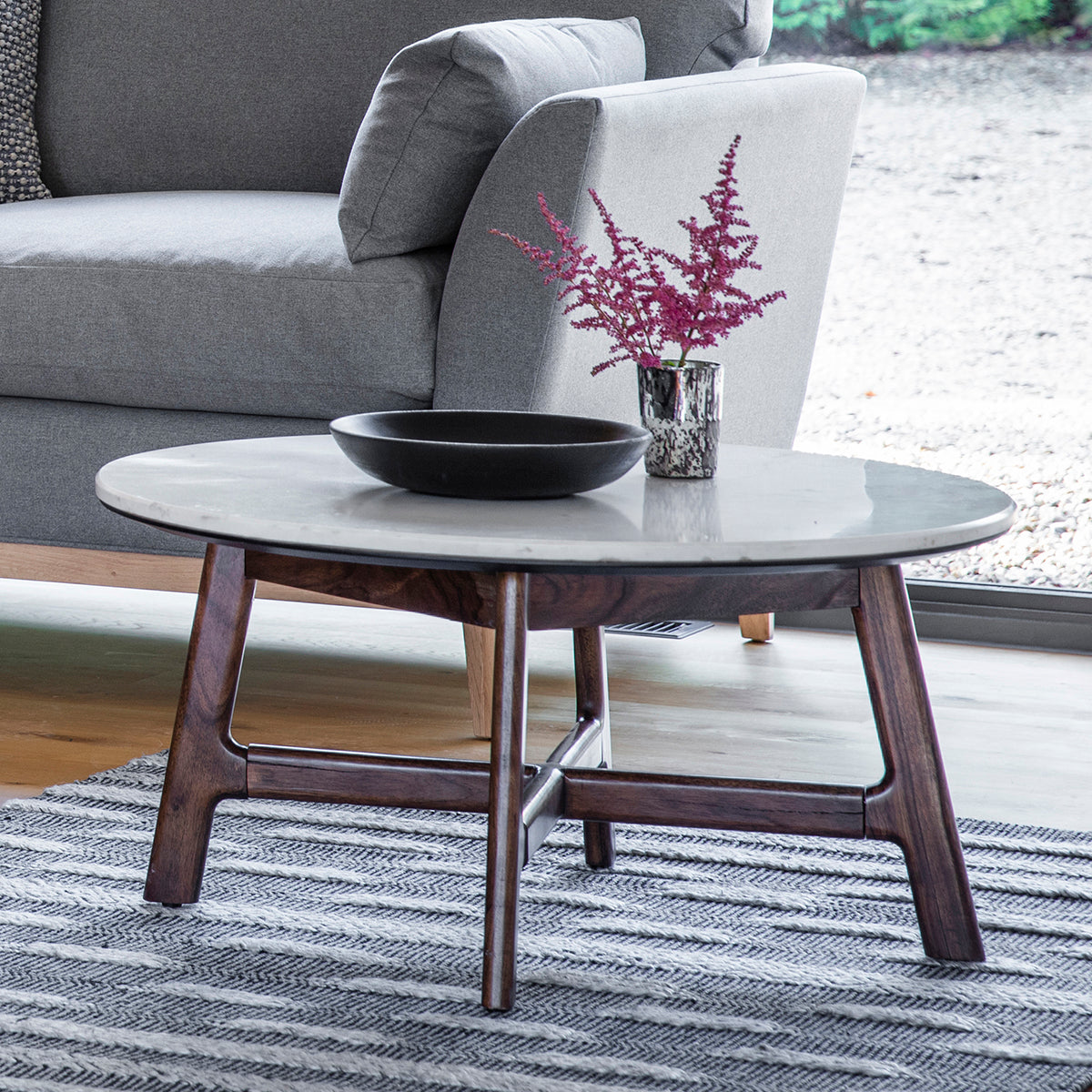 A 800x800x400mm Avonwick Round Coffee Table by Kikiathome.co.uk adds style to the living room's interior decor.