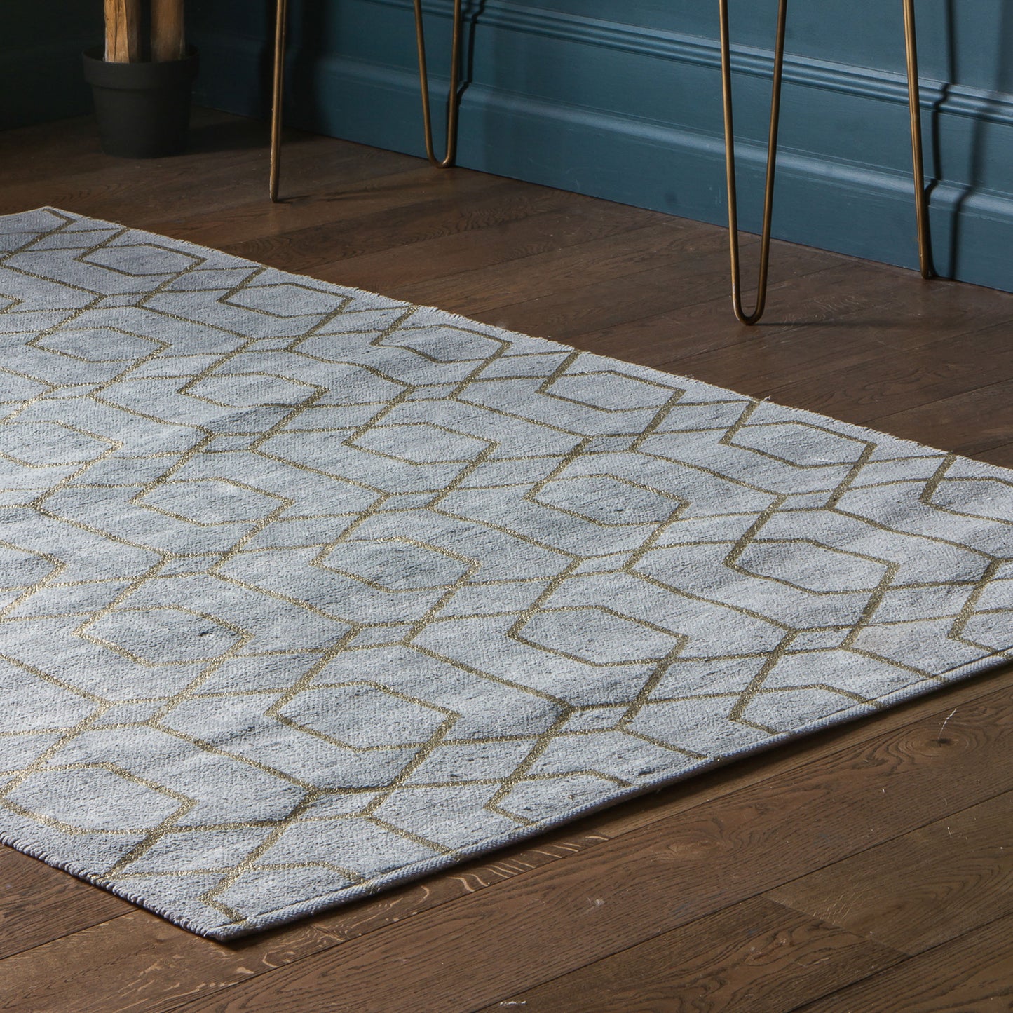 Load image into Gallery viewer, Interior decor, Home furniture: A Winchester Rug Grey 1600x2300mm by Kikiathome.co.uk beautifully enhances the wooden floor.
