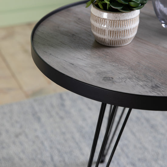 An interior decor side table with black hairpin legs and a potted plant by Kikiathome.co.uk.
